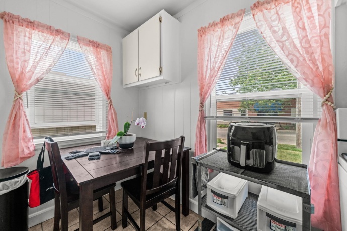 815 20th, ROCKFORD, Illinois 61104, 2 Bedrooms Bedrooms, ,1 BathroomBathrooms,House,For Sale,20th,202604641