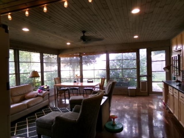 1104 Benson Blvd., FREEPORT, Illinois 61032, 2 Bedrooms Bedrooms, ,2 BathroomsBathrooms,House,For Sale,Benson Blvd.,202604646