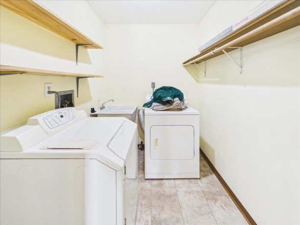 1636 Larchmont, DAVIS, Illinois 61019, 2 Bedrooms Bedrooms, ,1 BathroomBathrooms,House,For Sale,Larchmont,202604651