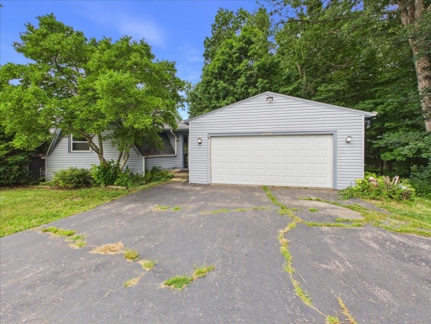 1636 Larchmont, DAVIS, Illinois 61019, 2 Bedrooms Bedrooms, ,1 BathroomBathrooms,House,For Sale,Larchmont,202604651