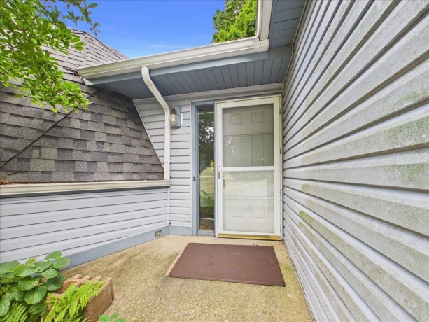 1636 Larchmont, DAVIS, Illinois 61019, 2 Bedrooms Bedrooms, ,1 BathroomBathrooms,House,For Sale,Larchmont,202604651