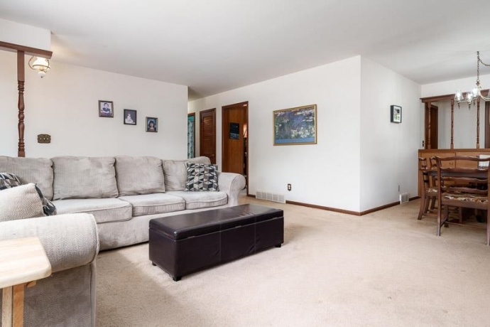 2212 Silverhorn, ROCKFORD, Illinois 61107, 3 Bedrooms Bedrooms, ,2 BathroomsBathrooms,House,For Sale,Silverhorn,202604653