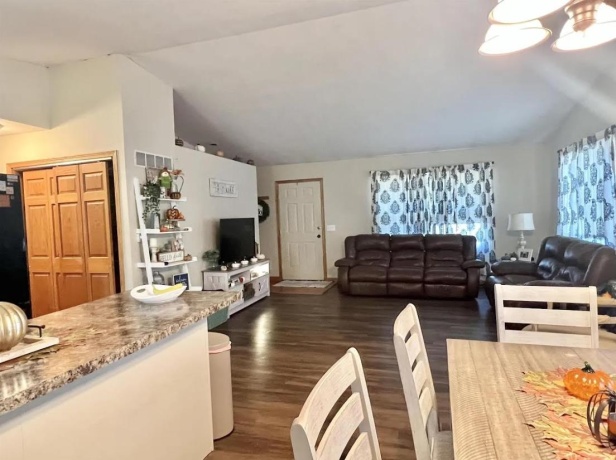 411 Sycamore, ELIZABETH, Illinois 61028, ,2 Units,For Sale,Sycamore,202604663