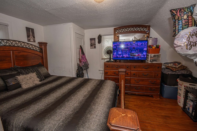 1927 15th, ROCKFORD, Illinois 61104, 2 Bedrooms Bedrooms, ,1 BathroomBathrooms,House,For Sale,15th,202604668