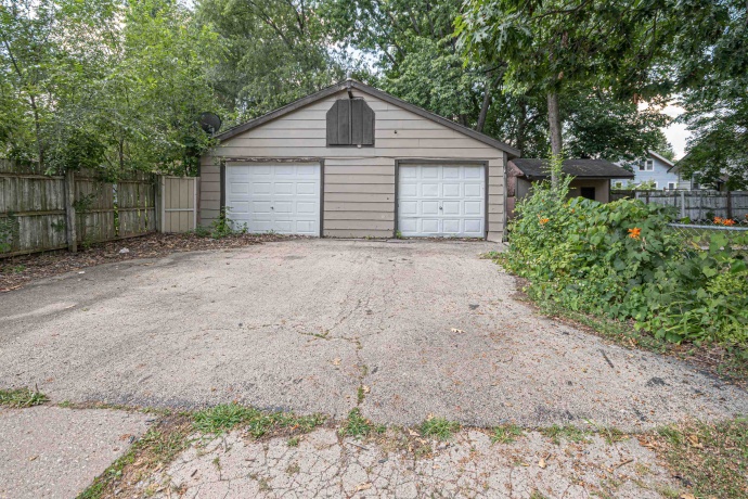 1927 15th, ROCKFORD, Illinois 61104, 2 Bedrooms Bedrooms, ,1 BathroomBathrooms,House,For Sale,15th,202604668