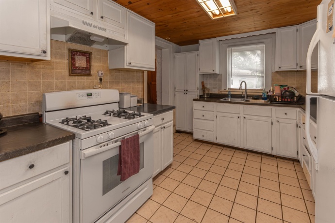 1927 15th, ROCKFORD, Illinois 61104, 2 Bedrooms Bedrooms, ,1 BathroomBathrooms,House,For Sale,15th,202604668