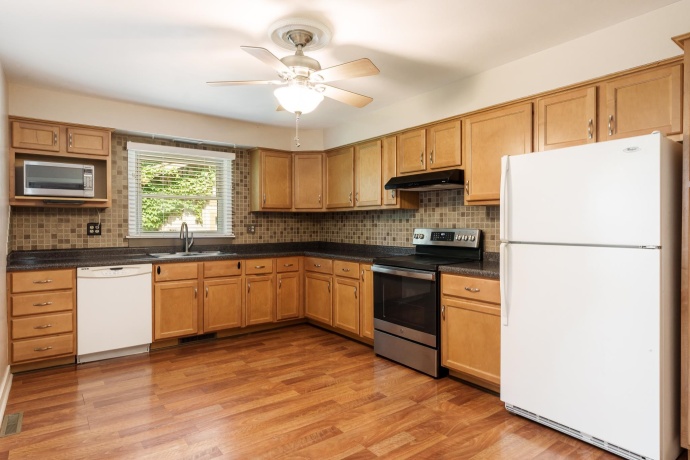 1010 Center, ELGIN, Illinois 60120, 4 Bedrooms Bedrooms, ,2 BathroomsBathrooms,House,For Sale,Center,202604673