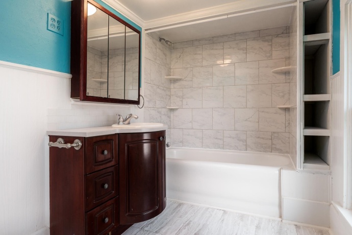 1010 Center, ELGIN, Illinois 60120, 4 Bedrooms Bedrooms, ,2 BathroomsBathrooms,House,For Sale,Center,202604673
