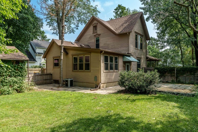 1010 Center, ELGIN, Illinois 60120, 4 Bedrooms Bedrooms, ,2 BathroomsBathrooms,House,For Sale,Center,202604673