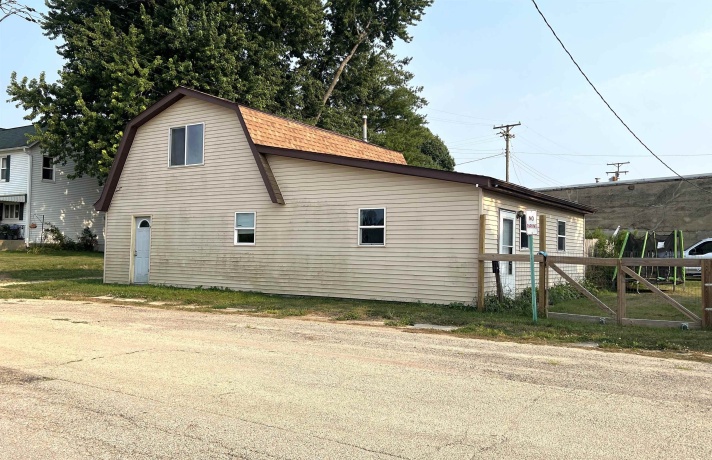 101 Main, LEAF RIVER, Illinois 61047, 2 Bedrooms Bedrooms, ,1 BathroomBathrooms,House,For Sale,Main,202604675