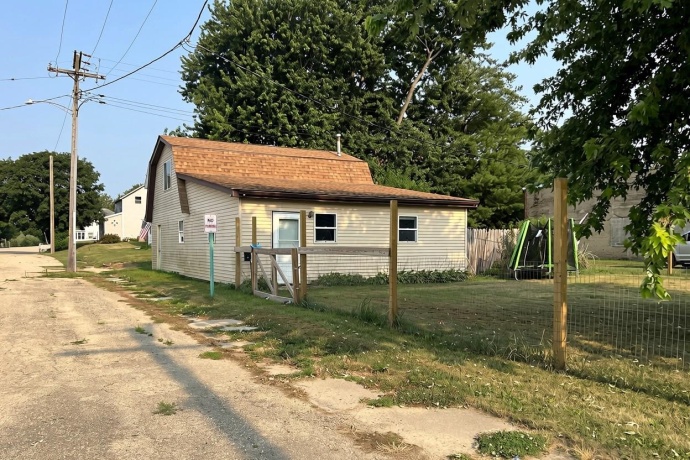 101 Main, LEAF RIVER, Illinois 61047, 2 Bedrooms Bedrooms, ,1 BathroomBathrooms,House,For Sale,Main,202604675