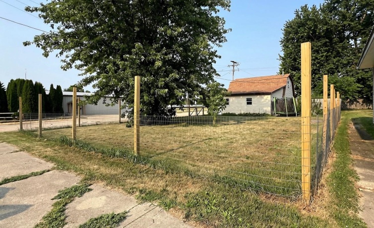 101 Main, LEAF RIVER, Illinois 61047, 2 Bedrooms Bedrooms, ,1 BathroomBathrooms,House,For Sale,Main,202604675