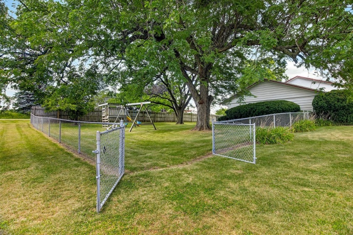 8586 YELLOWSTONE, BYRON, Illinois 61010, 3 Bedrooms Bedrooms, ,2 BathroomsBathrooms,House,For Sale,YELLOWSTONE,202604681