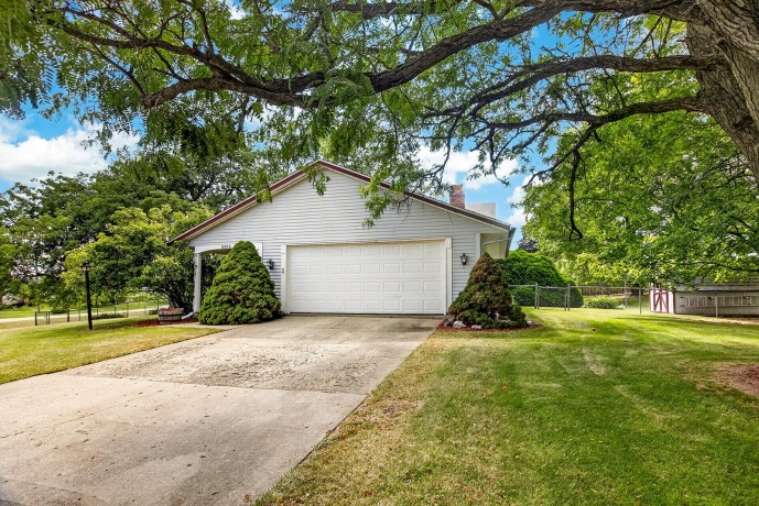 8586 YELLOWSTONE, BYRON, Illinois 61010, 3 Bedrooms Bedrooms, ,2 BathroomsBathrooms,House,For Sale,YELLOWSTONE,202604681