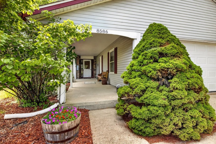 8586 YELLOWSTONE, BYRON, Illinois 61010, 3 Bedrooms Bedrooms, ,2 BathroomsBathrooms,House,For Sale,YELLOWSTONE,202604681