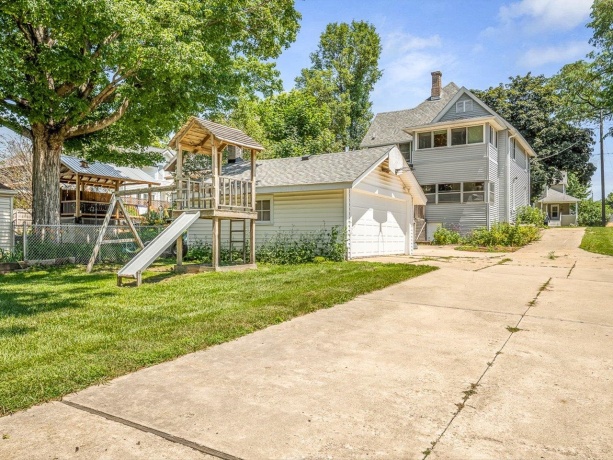 332 London, ROCKFORD, Illinois 61107, 3 Bedrooms Bedrooms, ,2 BathroomsBathrooms,House,For Sale,London,202604152