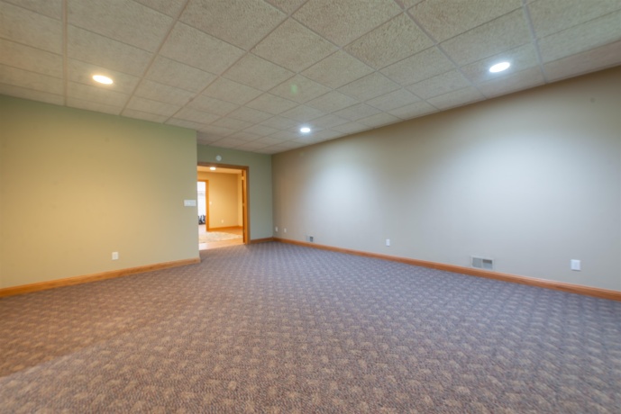 3285 Forest, FREEPORT, Illinois 61032, 4 Bedrooms Bedrooms, ,4 BathroomsBathrooms,House,For Sale,Forest,202604686