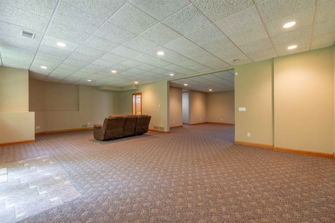 3285 Forest, FREEPORT, Illinois 61032, 4 Bedrooms Bedrooms, ,4 BathroomsBathrooms,House,For Sale,Forest,202604686