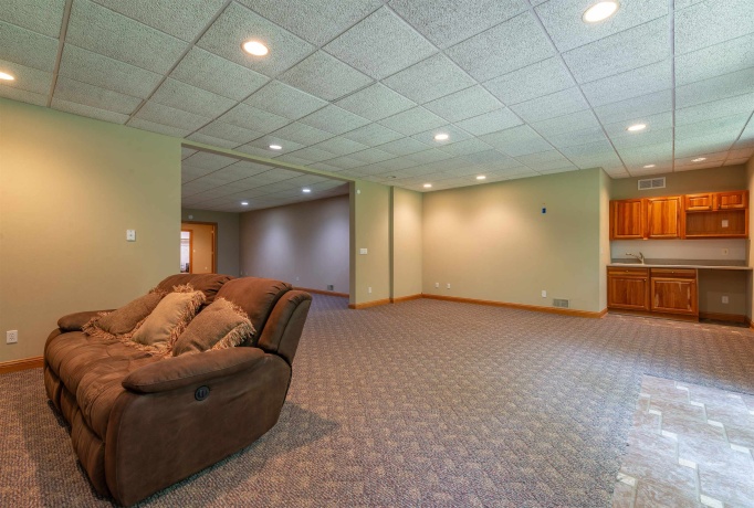 3285 Forest, FREEPORT, Illinois 61032, 4 Bedrooms Bedrooms, ,4 BathroomsBathrooms,House,For Sale,Forest,202604686