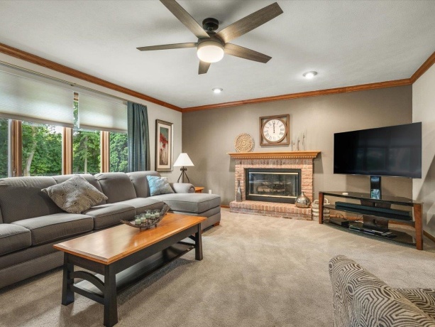 8647 Oakwood Glen, ROCKFORD, Illinois 61108, 4 Bedrooms Bedrooms, ,2 BathroomsBathrooms,House,For Sale,Oakwood Glen,202604692