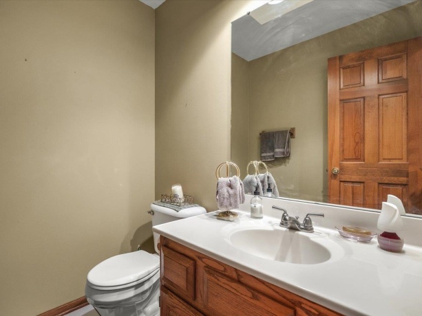 8647 Oakwood Glen, ROCKFORD, Illinois 61108, 4 Bedrooms Bedrooms, ,2 BathroomsBathrooms,House,For Sale,Oakwood Glen,202604692