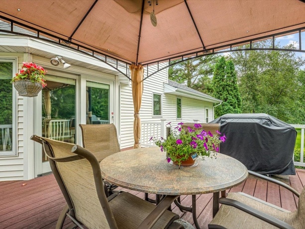 8647 Oakwood Glen, ROCKFORD, Illinois 61108, 4 Bedrooms Bedrooms, ,2 BathroomsBathrooms,House,For Sale,Oakwood Glen,202604692