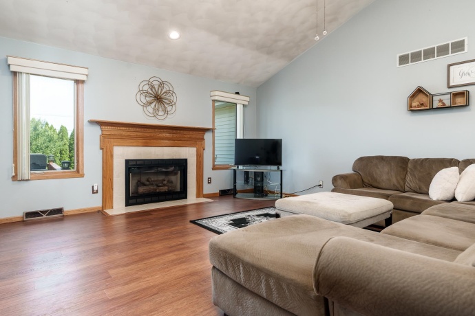 6672 Lindbloom, CHERRY VALLEY, Illinois 61016, 4 Bedrooms Bedrooms, ,3 BathroomsBathrooms,House,For Sale,Lindbloom,202604699