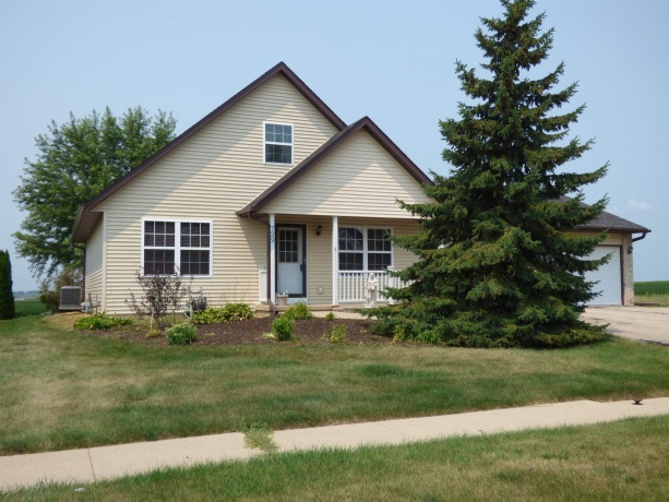 729 Meadow Ridge, LENA, Illinois 61048, 2 Bedrooms Bedrooms, ,1 BathroomBathrooms,House,For Sale,Meadow Ridge,202604703