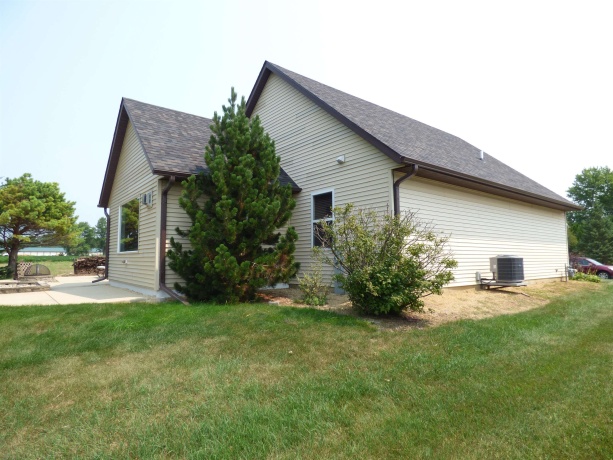 729 Meadow Ridge, LENA, Illinois 61048, 2 Bedrooms Bedrooms, ,1 BathroomBathrooms,House,For Sale,Meadow Ridge,202604703