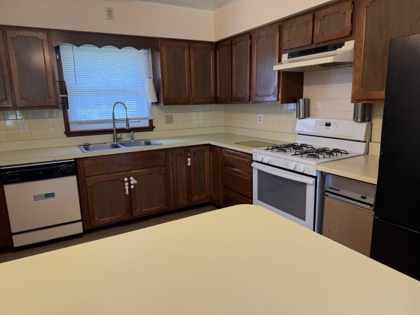 710 Carolyn, MENDOTA, Illinois 61342, 3 Bedrooms Bedrooms, ,2 BathroomsBathrooms,House,For Sale,Carolyn,202604709