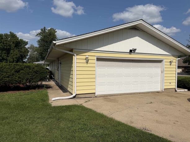 710 Carolyn, MENDOTA, Illinois 61342, 3 Bedrooms Bedrooms, ,2 BathroomsBathrooms,House,For Sale,Carolyn,202604709