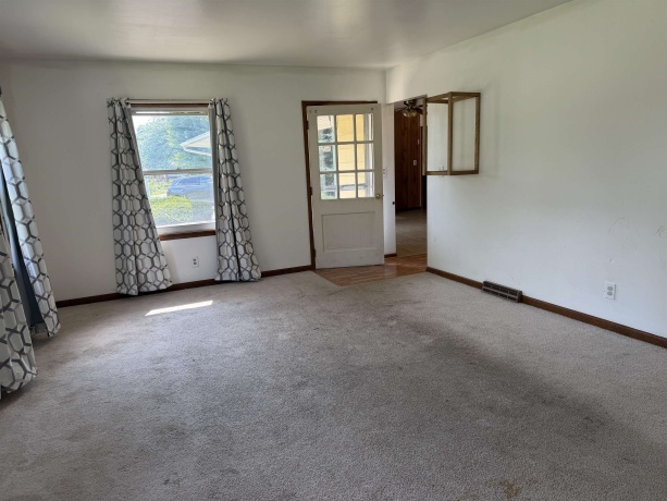 710 Carolyn, MENDOTA, Illinois 61342, 3 Bedrooms Bedrooms, ,2 BathroomsBathrooms,House,For Sale,Carolyn,202604709