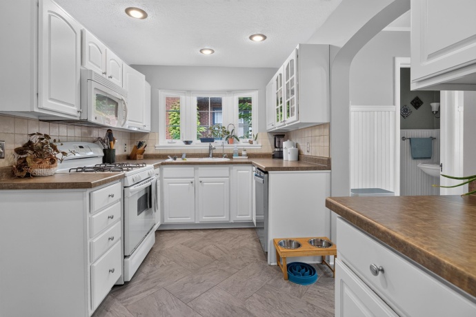 2126 Oaklawn, ROCKFORD, Illinois 61107, 4 Bedrooms Bedrooms, ,2 BathroomsBathrooms,House,For Sale,Oaklawn,202604719