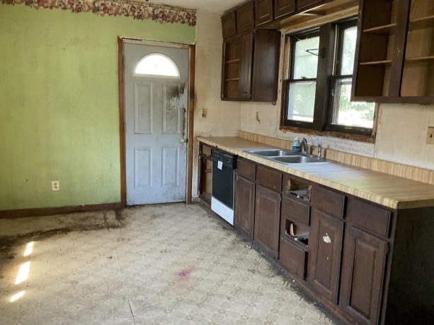 1121 Kishwaukee, BELVIDERE, Illinois 61008, 2 Bedrooms Bedrooms, ,2 BathroomsBathrooms,House,For Sale,Kishwaukee,202604723