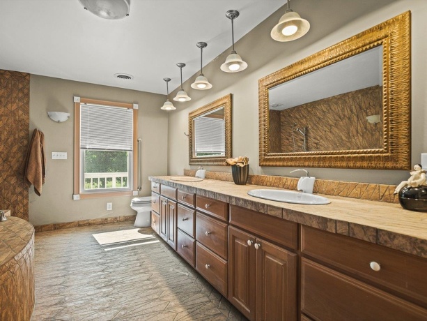 4206 West Grove, LEAF RIVER, Illinois 61047, 5 Bedrooms Bedrooms, ,4 BathroomsBathrooms,House,For Sale,West Grove,202604731