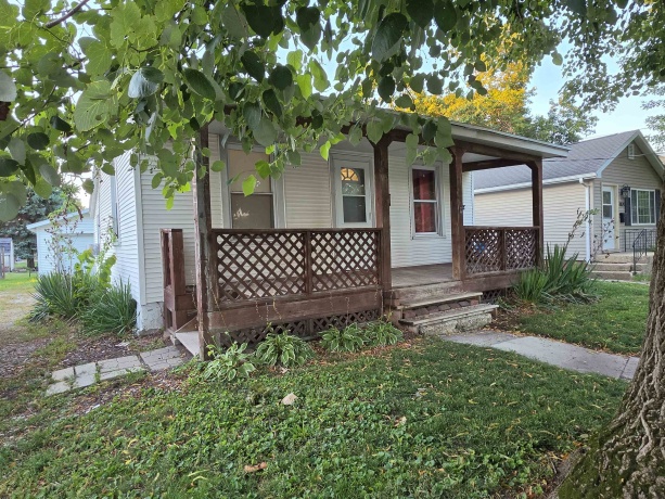 1823 9th St, Peru, Illinois 61354, 2 Bedrooms Bedrooms, ,1 BathroomBathrooms,House,For Sale,9th St,202604736
