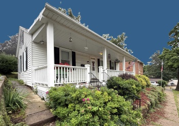 125 High St, GALENA, Illinois 61036, 2 Bedrooms Bedrooms, ,1 BathroomBathrooms,House,For Sale,High St,202604750