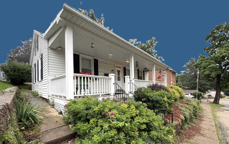 125 High St, GALENA, Illinois 61036, 2 Bedrooms Bedrooms, ,1 BathroomBathrooms,House,For Sale,High St,202604750