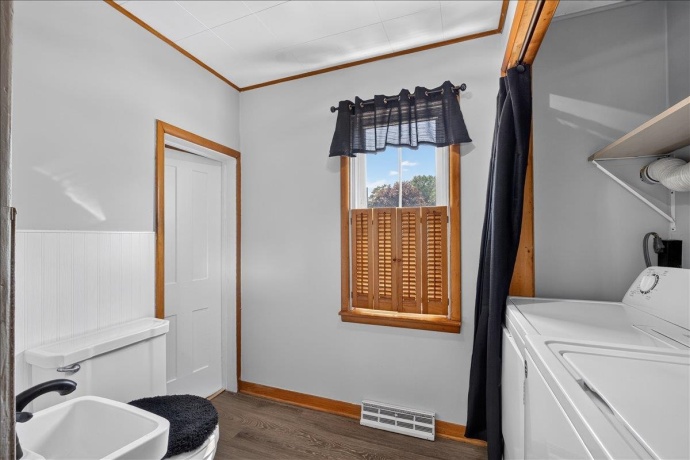 411 Main, LEAF RIVER, Illinois 61047, 2 Bedrooms Bedrooms, ,1 BathroomBathrooms,House,For Sale,Main,202604759