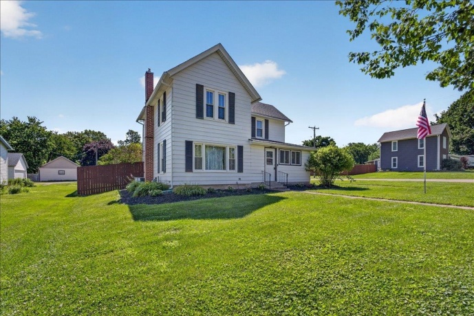 411 Main, LEAF RIVER, Illinois 61047, 2 Bedrooms Bedrooms, ,1 BathroomBathrooms,House,For Sale,Main,202604759