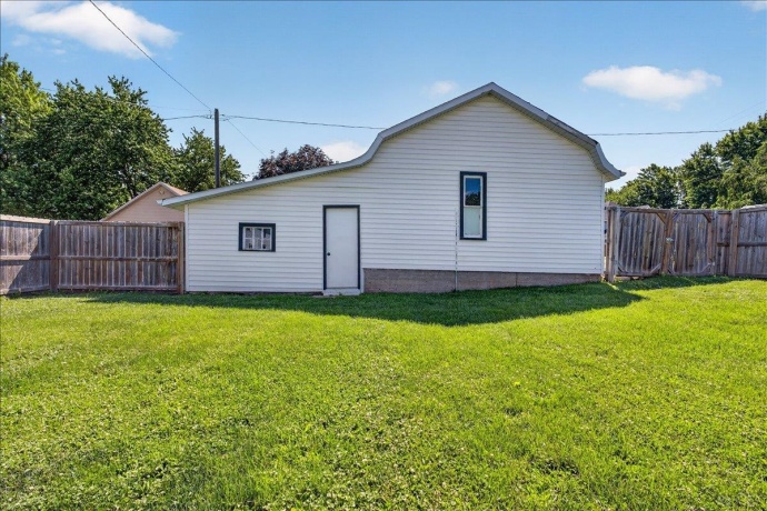 411 Main, LEAF RIVER, Illinois 61047, 2 Bedrooms Bedrooms, ,1 BathroomBathrooms,House,For Sale,Main,202604759