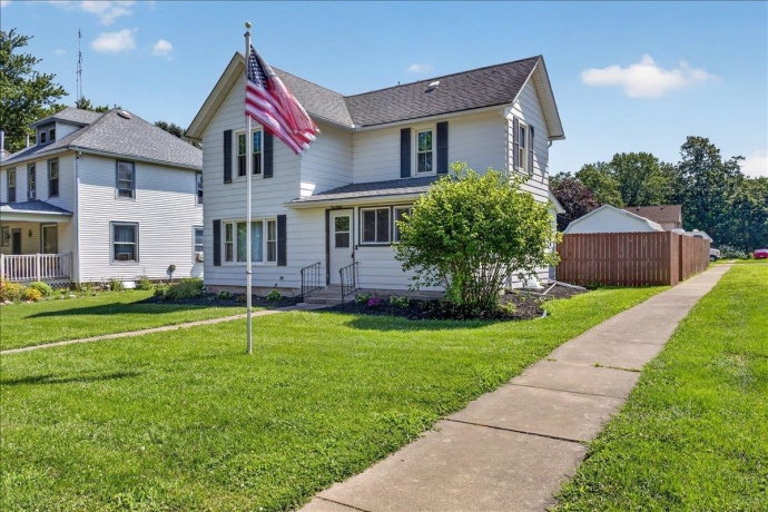 411 Main, LEAF RIVER, Illinois 61047, 2 Bedrooms Bedrooms, ,1 BathroomBathrooms,House,For Sale,Main,202604759