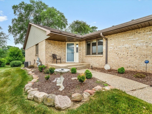 6125 Carriage Green, ROCKFORD, Illinois 61108, 3 Bedrooms Bedrooms, ,2 BathroomsBathrooms,Condominium,For Sale,Carriage Green,202604764