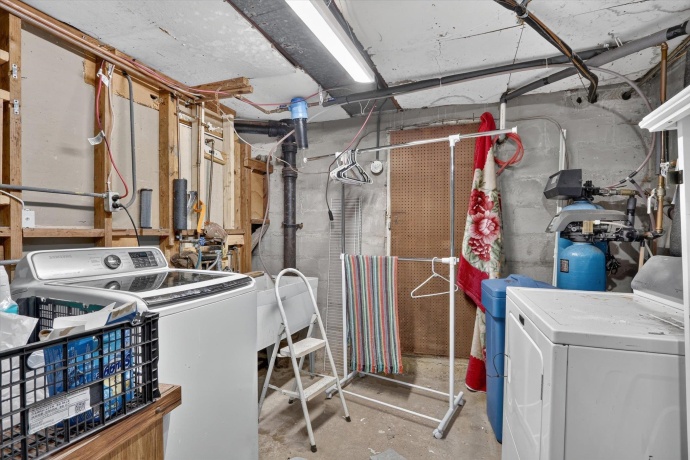 2427 Windsor, LOVES PARK, Illinois 61111, 3 Bedrooms Bedrooms, ,2 BathroomsBathrooms,House,For Sale,Windsor,202604470