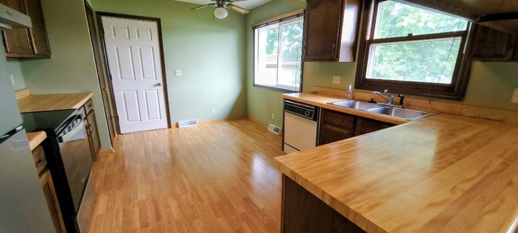 2315 Mallard Dr, FREEPORT, Illinois 61032, 3 Bedrooms Bedrooms, ,3 BathroomsBathrooms,House,For Sale,Mallard Dr,202603851