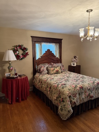 450 West, FREEPORT, Illinois 61032, 4 Bedrooms Bedrooms, ,2 BathroomsBathrooms,House,For Sale,West,202604767