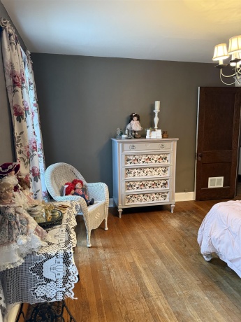 450 West, FREEPORT, Illinois 61032, 4 Bedrooms Bedrooms, ,2 BathroomsBathrooms,House,For Sale,West,202604767