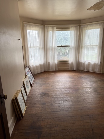 450 West, FREEPORT, Illinois 61032, 4 Bedrooms Bedrooms, ,2 BathroomsBathrooms,House,For Sale,West,202604767