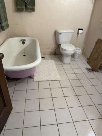 450 West, FREEPORT, Illinois 61032, 4 Bedrooms Bedrooms, ,2 BathroomsBathrooms,House,For Sale,West,202604767