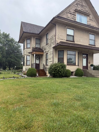 450 West, FREEPORT, Illinois 61032, 4 Bedrooms Bedrooms, ,2 BathroomsBathrooms,House,For Sale,West,202604767
